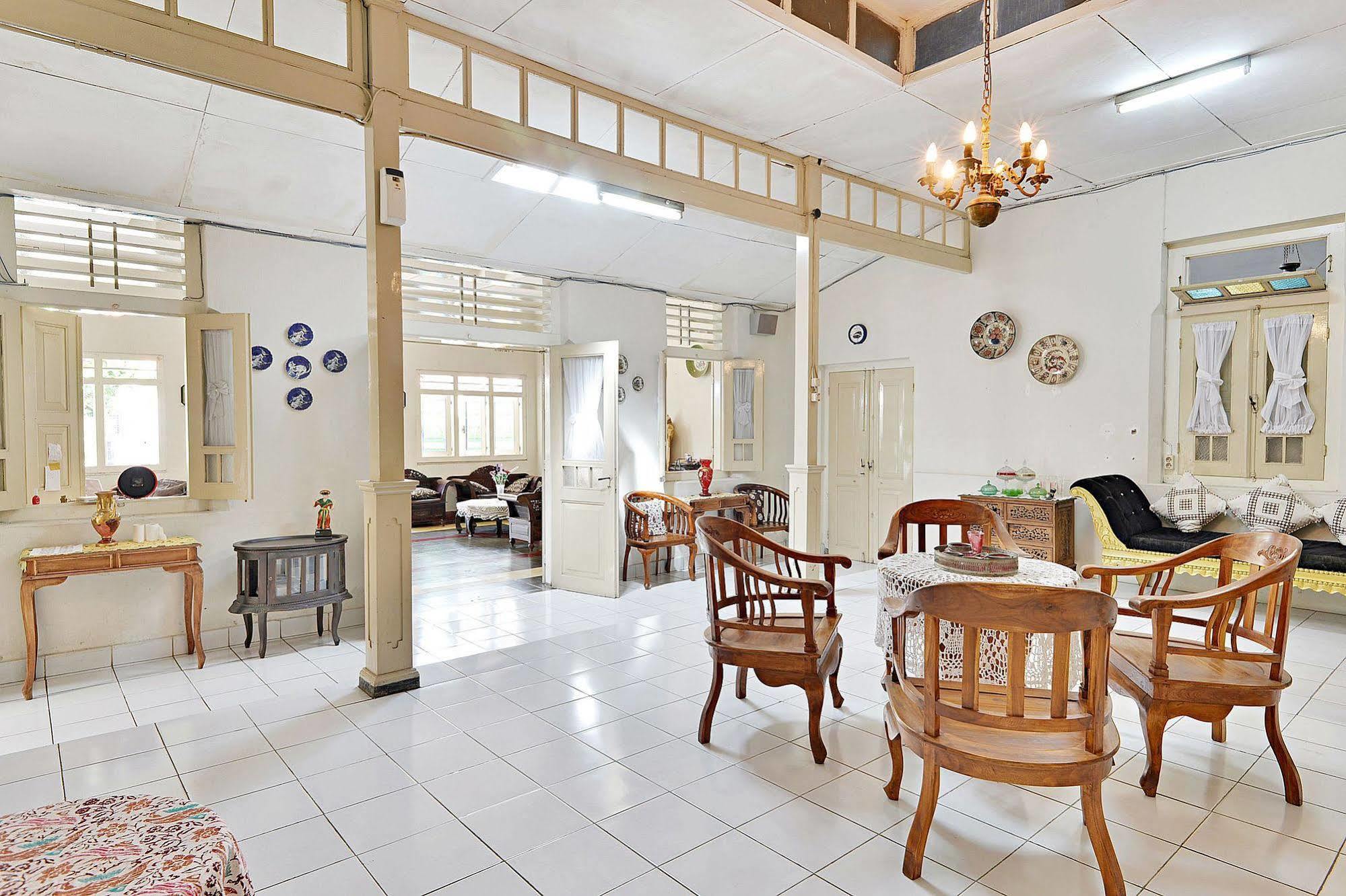 Zen Rooms Panembahan Kraton Yogyakarta Exterior photo